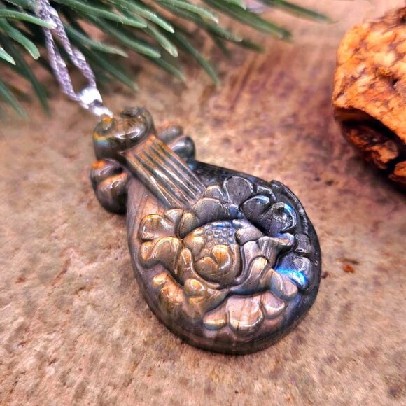 Nature Labradorite Carved Lotus Chinese Pipa Pendant Necklace - Picture 3 of 10